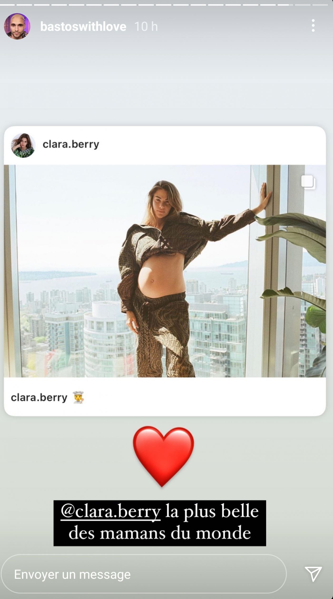 Kj Apa Bientot Papa Clara Berry Est Enceinte Les Photos Du Baby Bump Devoilees Purebreak