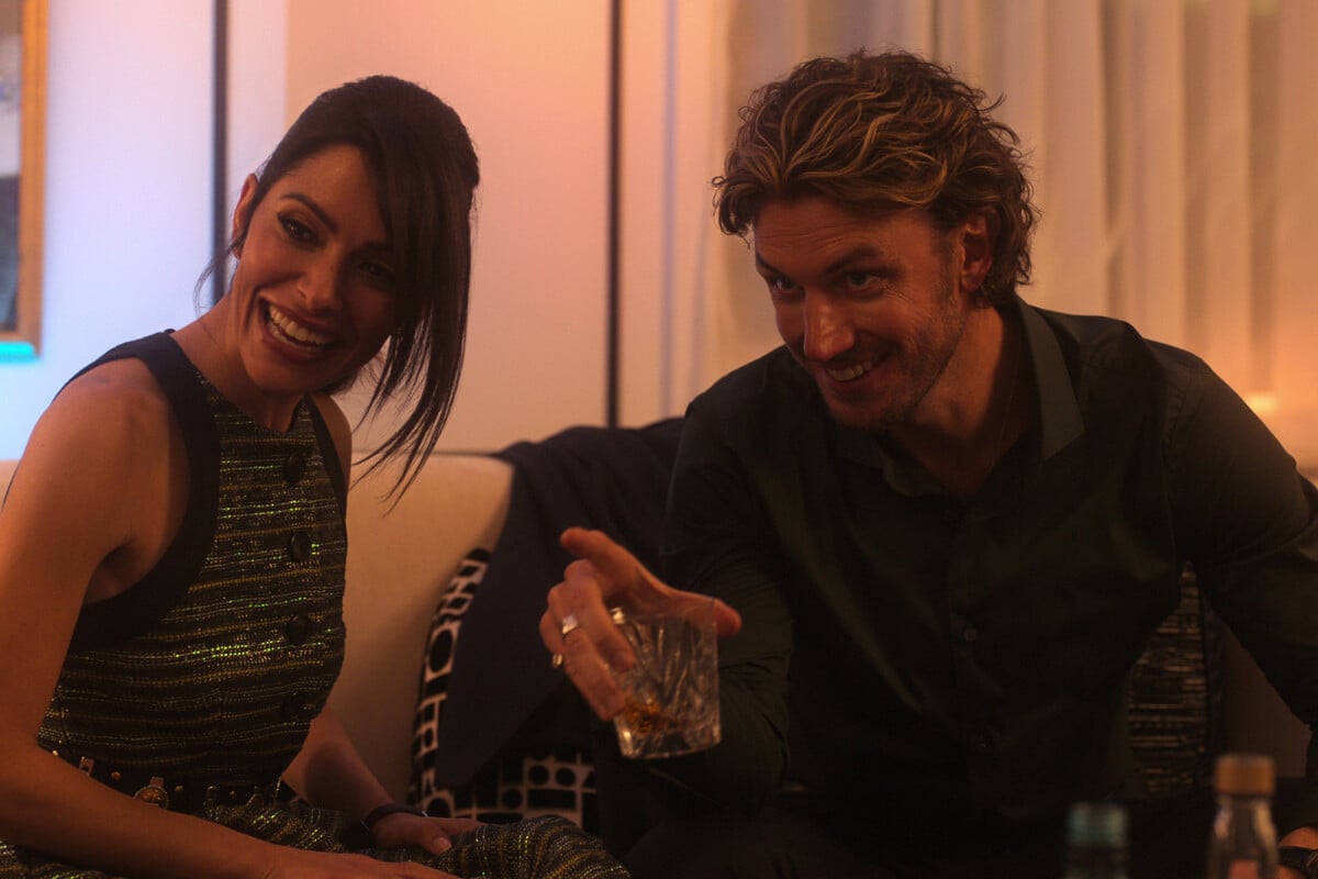 Sex/Life : Sarah Shahi en couple avec Adam Demos, elle raconte leur  rencontre - PureBreak