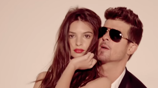 Emily Ratajkowski accuse Robin Thicke d'agression sexuelle sur le clip de Blurred Lines