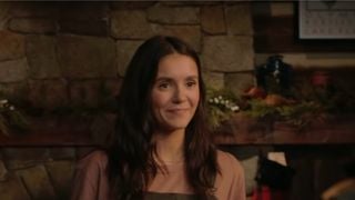 Nina Dobrev veut séduire Darren Barnet dans la bande-annonce de Love Hard, film de Noël de Netflix