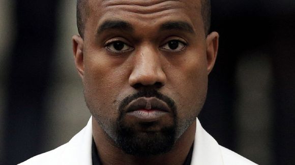 Kanye West de nouveau en couple ? Il s'affiche avec le sosie de... Kim Kardashian !