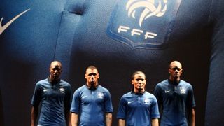 Equipe de France ... Les photos officielles du nouveau maillot des Bleus