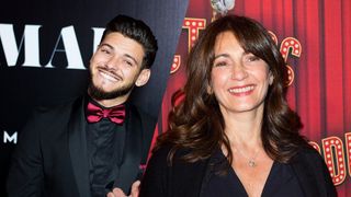 Scènes de Ménages : Valérie Karsenti abandonne (temporairement) Liliane pour une série de TF1 avec Rayane Bensetti