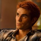 KJ Apa ne ressemble plus à ça : la star de Riverdale change complètement de look, une métamorphose folle !