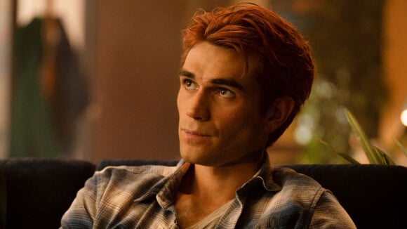 KJ Apa ne ressemble plus à ça : la star de Riverdale change complètement de look, une métamorphose folle !