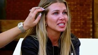 "T'es qu'une p*te !" : arrivée fracassante d'Adixia dans Le Reste du Monde après la tromperie de Simon Castaldi