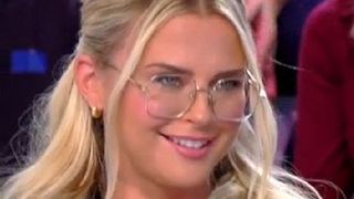 "Depuis deux ans, j'ai eu plein de bagues" : Kelly Vedovelli lâche un gros indice sur sa situation amoureuse