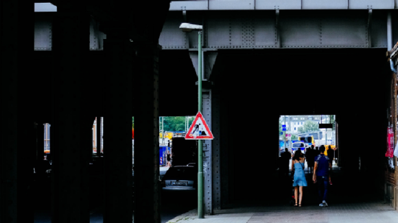 Il y a des centaines de streameurs chinois qui passent la nuit sous les ponts et il y a une explication à ces "cyber mendiants"