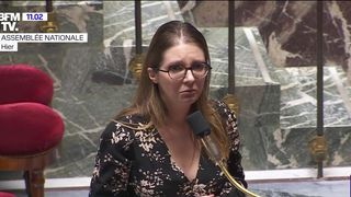 "Je sais de quoi je parle quand je parle des violences conjugales" : Aurore Bergé au bord des larmes, elle se fait violemment attaquer à l'Assemblée nationale