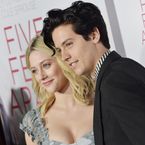 Cole Sprouse affirme avoir été trompé dans toutes ses relations : un tacle à Lili Reinhart ?