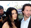 "MONICA BELLUCCI" ET "KEANU REEVES" PHOTOCALL "MATRIX RELOADED" 56EME FESTIVAL DE CANNES "PLAN AMERICAIN" 15-05-2003 CANNES, FRANCE THE 56¡ FESTIVAL OF THE CINEMA OF CANNES IN THE PHOTO: MONICA BELLUCCI AND KEANU REEVES 