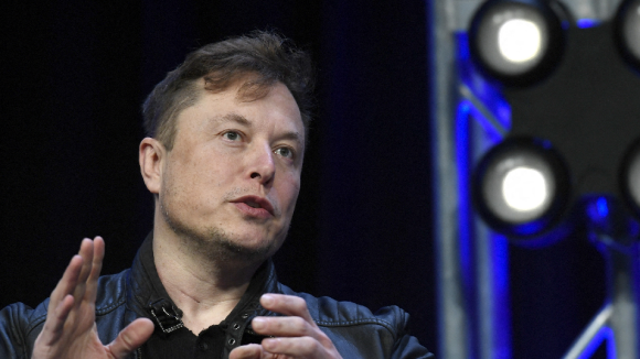 "Pause des essais immédiate" : Elon Musk et 1000 autres personnalités paniquent face à Chat GPT-4