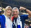 Nagui et sa femme Mélanie Page dans les tribunes du match "France - Argentine (3-3 - tab 2-4)" en finale de la Coupe du Monde 2022 au Qatar, le 18 décembre 2022. © Philippe Perusseau / Bestimage  Celebrities in the stands during the final match "France - Argentina (3-3 - tab 2-4)" of the 2022 World Cup in Qatar (FIFA World Cup Qatar 2022). December 18th, 2022. 