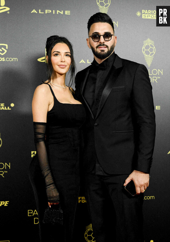 Nabilla (Benattia) et son mari Thomas Vergara au photocall de la 66ème cérémonie du Ballon d’Or au Théâtre du Chatelet à Paris le 17 octobre 2022. 