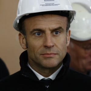 Le président Emmanuel Macron visite le chantier de la cathédrale Notre-Dame de Paris la veille du quatrième anniversaire de l'incendie le 14 avril 2023 en présence de la première dame, Brigitte Macron et de Rima Abdul Malak, ministre de la Culture. © Sarah Meyssonnier / Pool / Bestimage  President Emmanuel Macron visits the construction site of Notre-Dame Cathedral in Paris on the eve of the fourth anniversary of the fire on April 14th, 2023. 