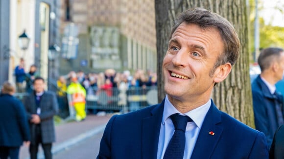 "Il se fout vraiment des Français" : Macron pris en flag' en train de chanter après son allocution, les internautes en colère