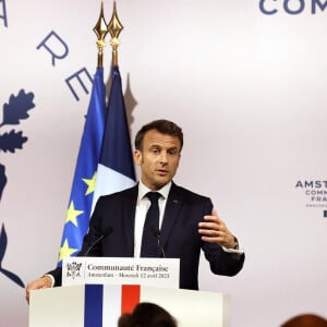 Le président Emmanuel Macron prononce un discours devant la communauté française des Pays-Bas à Amsterdam lors de sa visite d'état le 12 avril 2023. © Dominique Jacovides / Bestimage  President Emmanuel Macron delivers a speech to the French community in the Netherlands in Amsterdam during his state visit on 12 April 2023. 