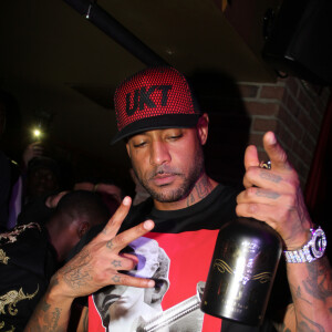 Exclusif - Prix Spécial - No Web - Le rappeur Booba en concert pour la promotion de son D.U.C Whisky au Hobo club à Paris, France, le 22 octobre 2017. © Phiilippe Baldini/Bestimage  Exclusive - For Germany Call For Price - No Web - Raper Booba promoting his D.U.C Whisky at Hobo club in Paris, France, on octobre 22th, 2017. 