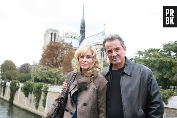 Archives - Eric Braeden and Eilleen Davidson sur le tournage de la série 'Les Feux de l'amour' à Paris en 2010 pres de Notre Dame de Paris 