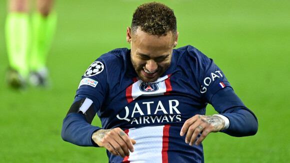 "Vraiment un club de clowns" : les supporters du PSG s'attaquent à Neymar chez lui, le Brésilien réplique avec une double provoc... qui fracasse Kylian Mbappé