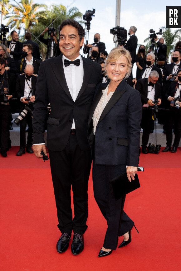 Patrick Cohen et Anne-Elisabeth Lemoine lors de la montée des marches du film « Annette » pendant de la cérémonie d'ouverture du 74ème Festival International du Film de Cannes. Le 6 juillet 2021 © Borde-Jacovides-Moreau / Bestimage