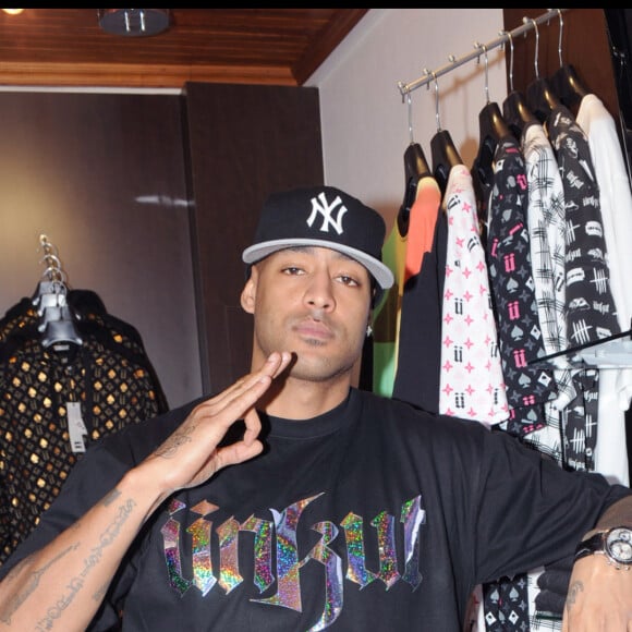 Booba qui inaugure une boutique Unkt à Boulogne