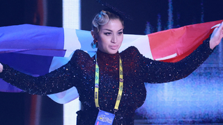 "Quelle honte, la France ne mérite pas ça !": une ex-gagnante de l'Eurovision dézingue La Zarra après son doigt d'honneur