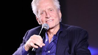 Festival de Cannes 2023 : Michael Douglas dit tout (mais vraiment tout) sur cette scène de sexe devenue culte