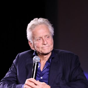"Nous avons ensuite profité ensuite d'un dîner... très calme. Tout le monde était en train de digérer le film je pense... mais c'était très amusant !".
Michael Douglas lors d'une masterclass à l'occasion du 76ème Festival International du Film de Cannes, au Palais des Festivals à Cannes. Le 17 mai 2023 © Borde-Jacovides-Moreau / Pool / Bestimage  