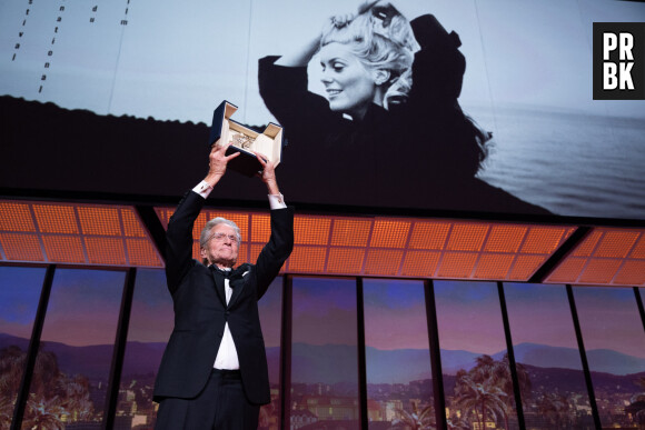 Michael Douglas reçoit la palme d'honneur - Cérémonie d'ouverture du 76ème Festival International du Film de Cannes, au Palais des Festivals à Cannes. Le 16 mai 2023. © Borde-Jacovides-Moreau / Bestimage 