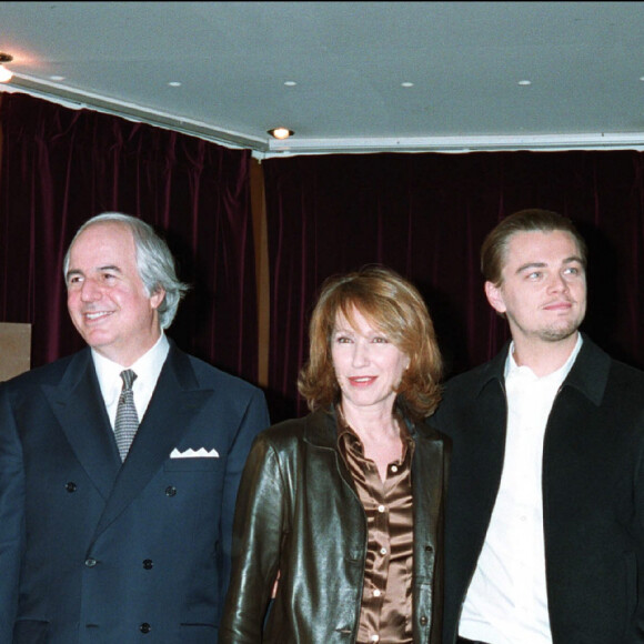 "STEVEN SPIELBERG" "FRANK ABAGNALE" "NATHALIE BAYE" "LEONARDO DICAPRIO" ET "TOM HANKS" PHOTOCALL DE "CATCH ME IF YOU CAN" A PARIS "PLAN AMERICAIN" "PHOTO DE GROUPE"