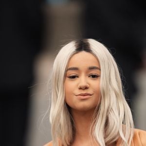L'influenceuse dit être déjà bien accablée par "ce sentiment de ne pas être dans le bon corps". Alors forcément, cette malveillance en connu n'arrange pas les choses.
Léna Mahfouf (Léna Situations) - Arrivées au défilé Miu Miu prêt-à-porter automne-hiver 2023/2024 lors de la Fashion Week de Paris (PFW), à Paris, France, le 7 mars 2023. © Tiziano Da Silva/Bestimage  