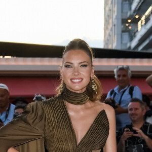 Amandine Petit (Miss France 2021) à la sortie de l'hôtel "Martinez" lors du 76ème Festival International du Film de Cannes, le 22 mai 2023. 