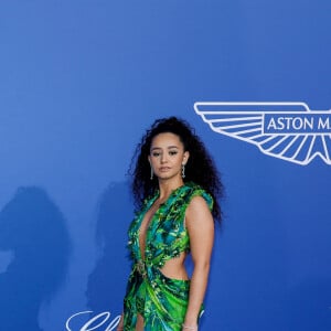 Ce look a cette fois-ci eu un franc succès.
Léna Mahfouf (Léna Situations) porte la robe Versace emblématique de Jennifer Lopez - Léna Mahfouf (Léna Situations) - Photocall du gala de l’AmFar 2023 à l’Hôtel du Cap-Eden-Roc, Antibes, lors du 76ème Festival International du Film de Cannes. Le 25 mai 2023. © Moreau-Jacovides / Bestimage 
