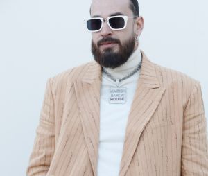 Le rappeur SCH - Les célébrités au photocall du défilé Jacquemus pour la présentatation de la toute dernière collection “Le Raphia” au Bourget, Seine-Saint-Denis (93), France, le 12 décembre 2022. Habitué à ne pas suivre le calendrier de la Fashion Week de Paris, le designer a présenté sa toute dernière collection “Le Raphia” avec l'une une de ses couleurs favorites : le beige. © Veeren-Clovis/Bestimage  Celebs attend "Le Raphia" Jacquemus show in Le Bourget, France, on December 12, 2022. 