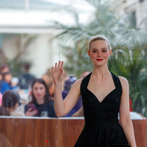 Elle Fanning arrive à l'hôtel "Martinez" lors du 76ème Festival International du Film de Cannes, le 16 mai 2023.