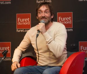 Pierre Palmade en dédicace pour la sortie de son livre "Dites à mon père que je suis célébre" au furet du Nord de Lille le 22 mai 2019. © Stéphane Vansteenkiste/Bestimage