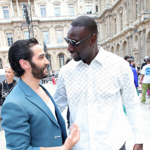 Tahar Rahim et Omar Sy lors du défilé de mode Homme printemps-été 2023 Louis Vuitton dans la cour Carrée du Louvre à Paris, France, le 23 juin 2022. © Bertrand Rindoff/Bestimage 