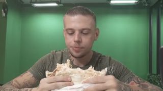 Alan FoodChallenge, des vidéos complètement fake ? Son défi fou avec des giga tacos vire au fiasco et relance les accusations