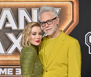 "Pourquoi cela vous dérange-t-il autant ?" : James Gunn défend le changement de sexe de ce personnage dans "Les Gardiens de la Galaxie Vol. 3"
Jennifer Holland et James Gunn à la première du film Les Gardiens de la Galaxie 3 à Los Angeles, le 27 avril 2023.
