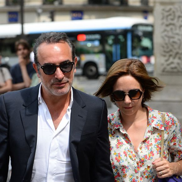 No Web - Jean Dujardin et sa femme Nathalie Pechalat - Mariage de Claude Lelouch à la mairie du 18ème à Paris. Le 17 juin 2023  