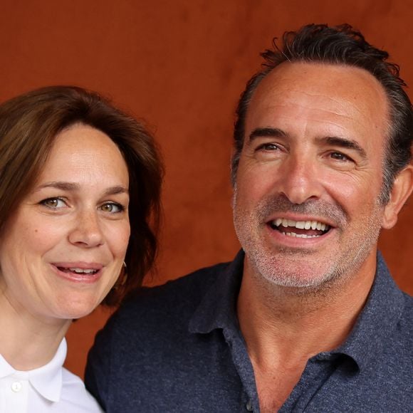 Jean Dujardin et sa femme Nathalie Péchalat au village lors des Internationaux de France de tennis de Roland Garros 2023, à Paris, France, le 11 juin 2023. © Jacovides-Moreau/Bestimage  People at the Village during the Roland Garros International Tennis Championships in Paris, France, on June 11h, 2023 