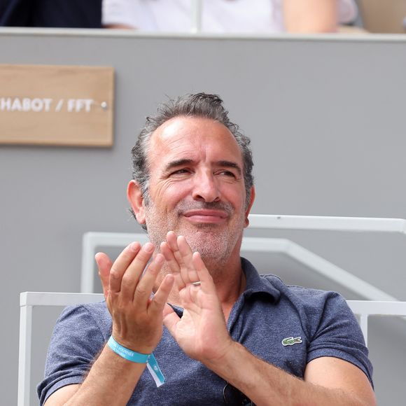 Jean Dujardin - Célébrités en tribunes des Internationaux de France de tennis de Roland Garros 2023 à Paris le 11 juin 2023. © Jacovides-Moreau/Bestimage  Celebrities in the stands of the French Open tennis tournament at Roland Garros 2023 in Paris on June 11, 2023. 