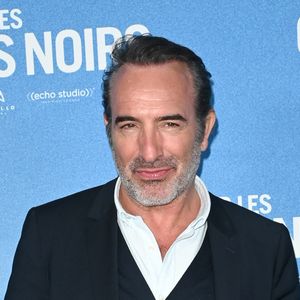 Jean Dujardin - Avant-première du film "Sur les chemins noirs" au cinema UGC Normandie à Paris le 13 mars 2023. © Coadic Guirec/Bestimage  Preview of the film "Sur les chemins noirs" at the UGC Normandie cinema in Paris on March 13, 2023. 