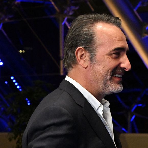 Jean Dujardin durant l'avant première mondiale au Grimaldi Forum à Monaco, le 9 février 2023, du film "Les gardiennes de la planète" réalisé par Jean-Albert Lièvre et raconté par J.Dujardin. Ce film est inspiré par le poème d'Heathcote Williams, "Whale Nation". Il nous fait découvrir le Groenland, le Mexique, l'Argentine, la Polynésie, mais aussi la Bretagne, la Méditerranée et la Normandie, l'Afrique du sud, l'Australie, le Tonga, le Kamtchatka ou encore l'Antarctique, Hawaï, et la Norvège. L'histoire commence par une baleine à bosse échouée sur un rivage isolé. Alors qu’un groupe d’hommes et de femmes organise son sauvetage, on découvre l’histoire extraordinaire des cétacés, citoyens des océans du monde, essentiels à l’écosystème de la planète depuis plus de 50 millions d’années. La sortie en salle se fera le 22 février. © Bruno Bebert / Bestimage  World premiere at the Grimaldi Forum in Monaco on 9 February 2023 of the film "Les gardiennes de la planète" directed by Jean-Albert Lièvre and narrated by J. Dujardin. This film is inspired by Heathcote Williams' poem, "Whale Nation". It takes us to Greenland, Mexico, Argentina, Polynesia, Brittany, the Mediterranean and Normandy, South Africa, Australia, Tonga, Kamchatka, Antarctica, Hawaii and Norway. The story begins with a humpback whale stranded on a remote shore. As a group of men and women organise its rescue, we discover the extraordinary story of cetaceans, citizens of the world's oceans, essential to the planet's ecosystem for over 50 million years. The film will be released on 22 February. 