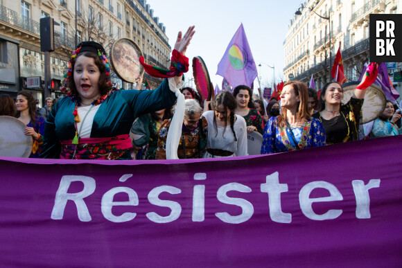 Manifestation féministe dans les rues de Paris, à l'occasion de la Journée internationale des droits des femmes. Le 8 mars 2022 © Céline Bonnarde / Bestimage  Feminist demonstration in the streets of Paris, on the occasion of International Women’s Rights Day. On March 8TH 2022 