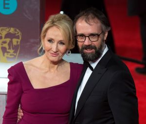 JK Rowling et son mari Neil Murray - Arrivée des people à la cérémonie des British Academy Film Awards (BAFTA) au Royal Albert Hall à Londres, le 12 février 2017. 