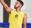 Stephen Curry s'est encore fait remarquer.
Under Armour va lancer une gamme de vêtements de sport en collaboration avec le joueur de basket Stephen Curry.