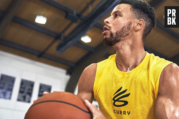 Under Armour va lancer une gamme de vêtements de sport en collaboration avec le joueur de basket Stephen Curry