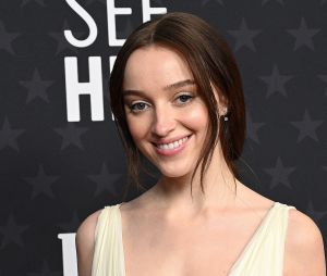 Phoebe Dynevor au photocall de la 28ème cérémonie des "Critics' Choice Awards" à Los Angeles, le 15 janvier 2023. 